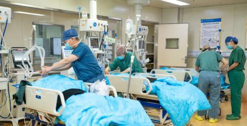 白衣执甲战高峰，无影灯下护安康——交大一附院榆林医院麻醉手术科匠心守护生命律动