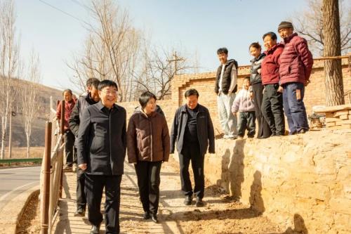 冬日送暖 共话振兴——交大一附院榆林医院深入帮扶村开展慰问活动